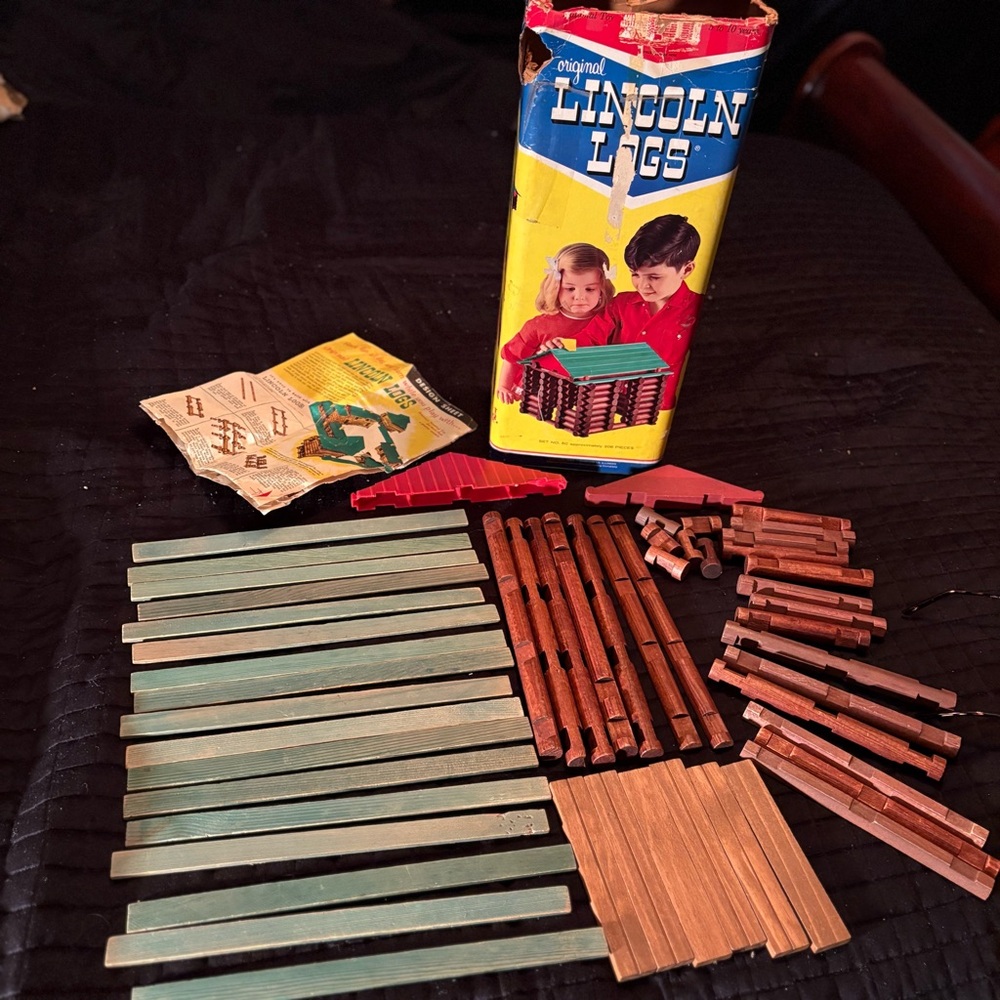 Vintage 1950's Lincoln Logs with Design Sheet - Redwood 73 Pieces